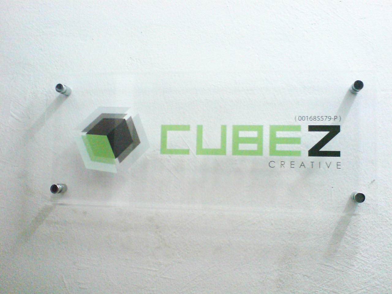 Acrylic signage with bolt screw